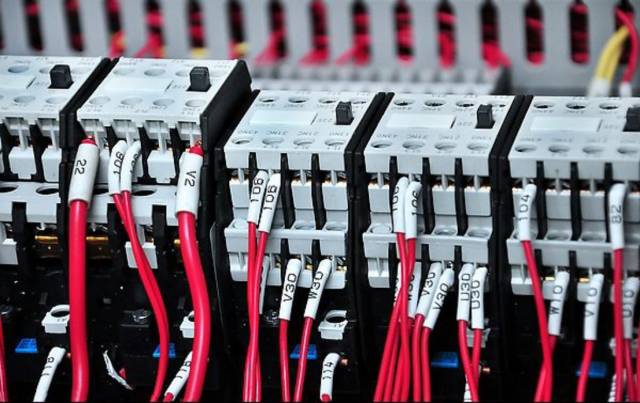 基于單片機(jī)的繼電器驅(qū)動(dòng)電路設(shè)計(jì) 基于單片機(jī)的繼電器驅(qū)動(dòng)電路設(shè)計(jì)