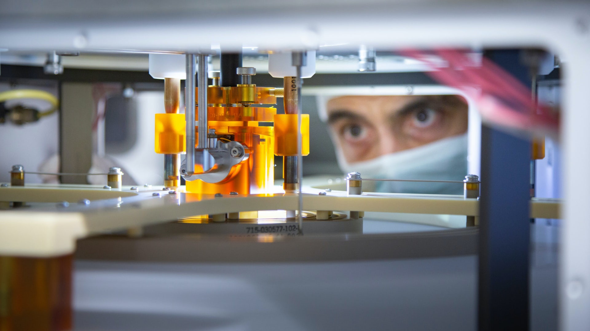 fae3d8442b56448286bb2d06db5bb7a7.jpg wartunspersonal_plasma_aetzanlage_wafer-scaled.jpg